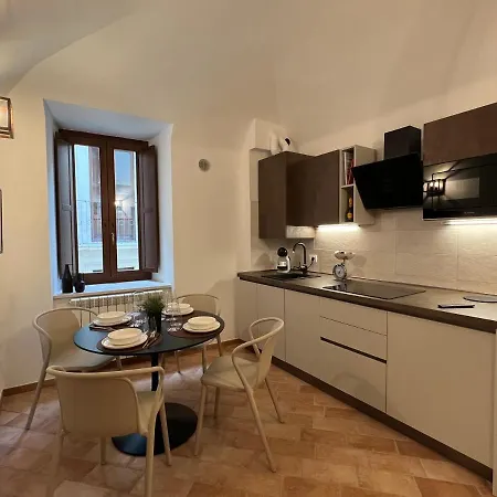 In Media Urbe - Intero ל'אקווילה