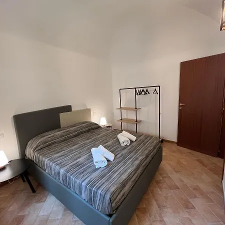 In Media Urbe - Intero