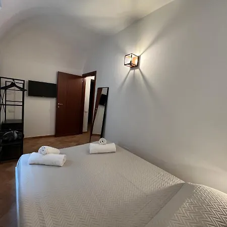 In Media Urbe - Intero ל'אקווילה