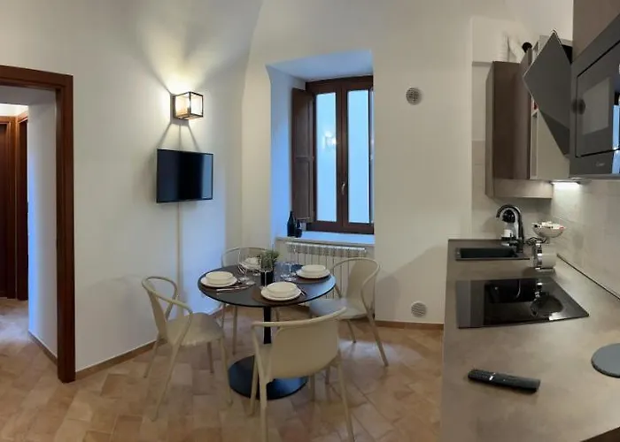 In Media Urbe - Intero LʼAquila