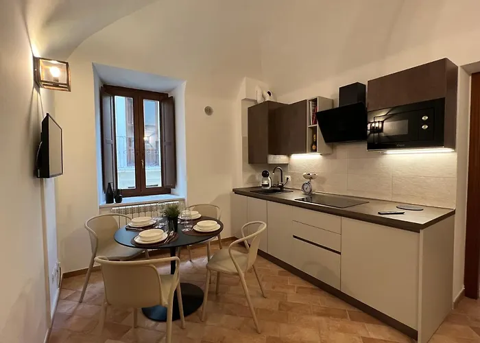 In Media Urbe - Intero LʼAquila