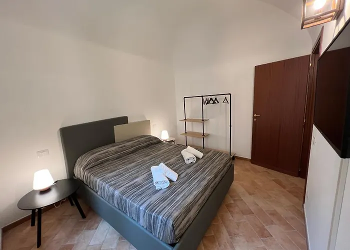 In Media Urbe - Intero